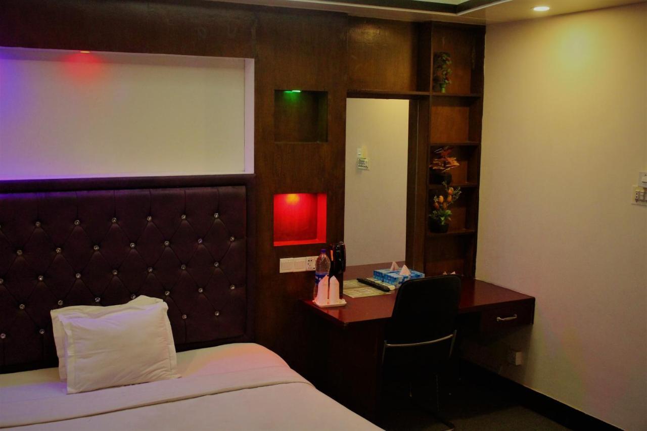 Hotel Blue Bird Дака Екстериор снимка