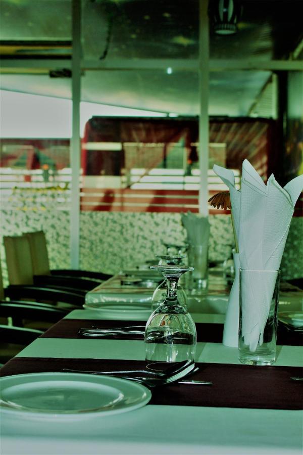 Hotel Blue Bird Дака Екстериор снимка