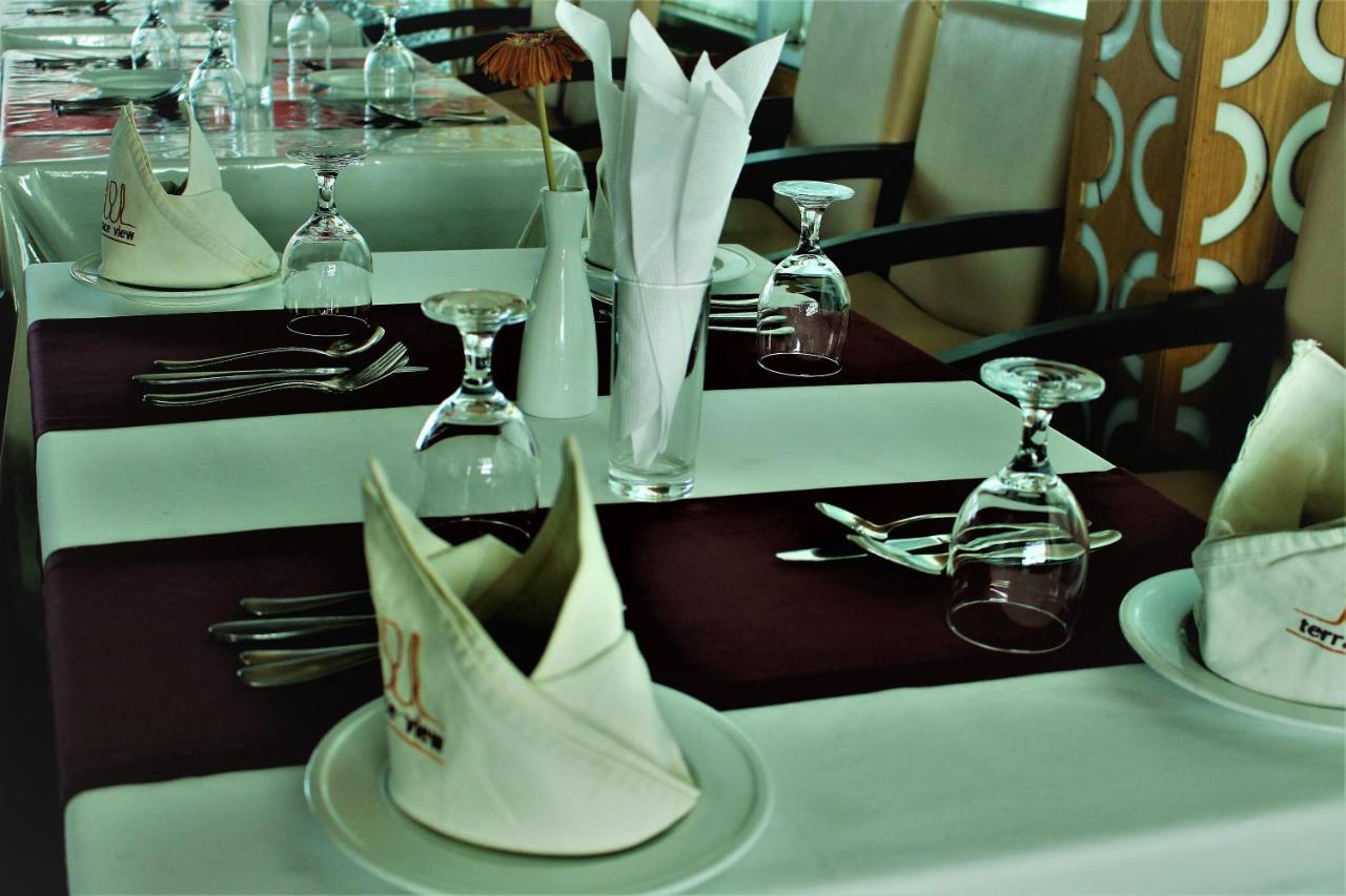 Hotel Blue Bird Дака Екстериор снимка