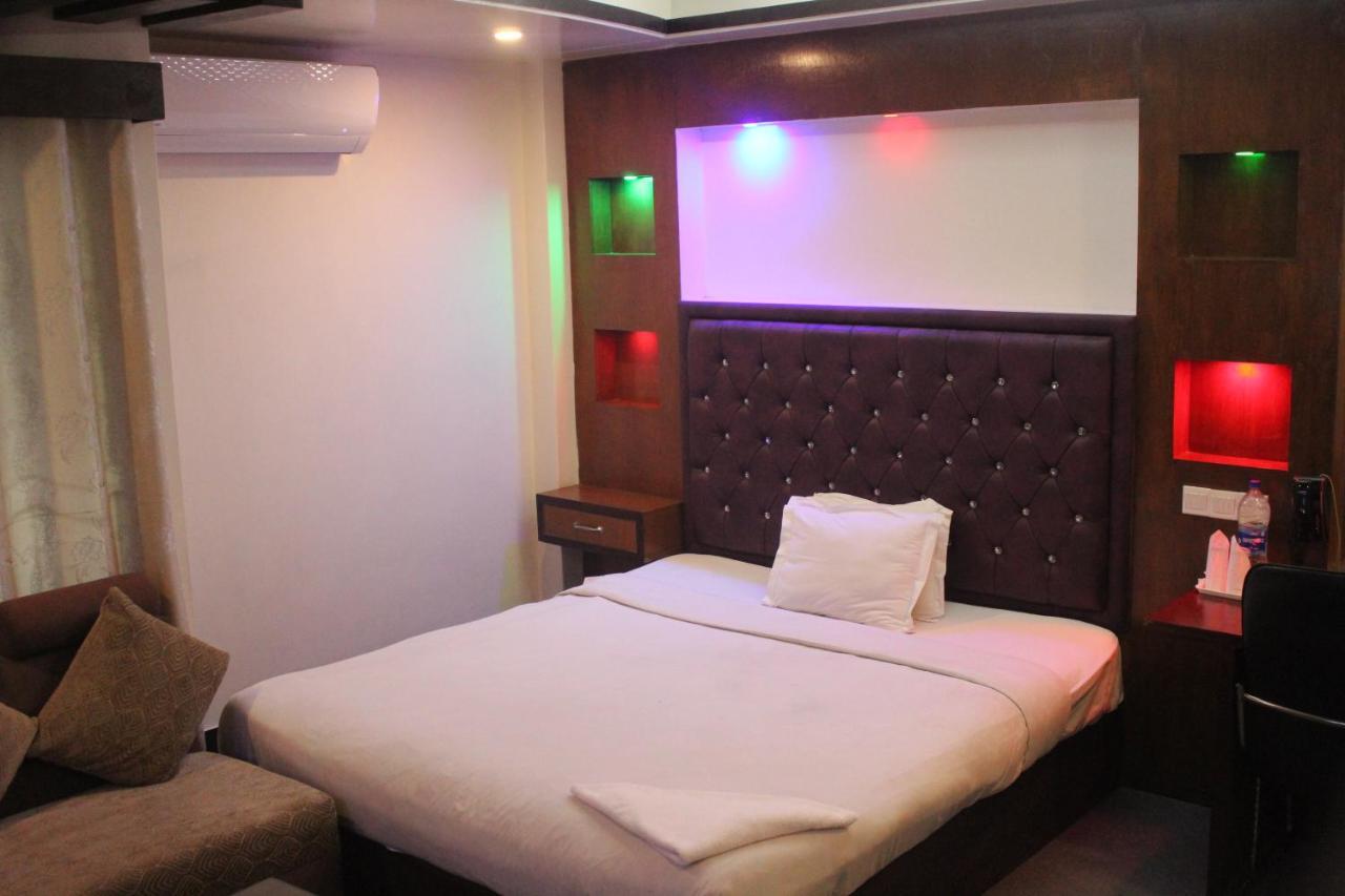 Hotel Blue Bird Дака Екстериор снимка