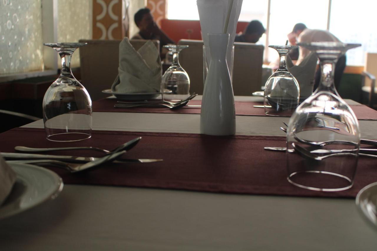 Hotel Blue Bird Дака Екстериор снимка