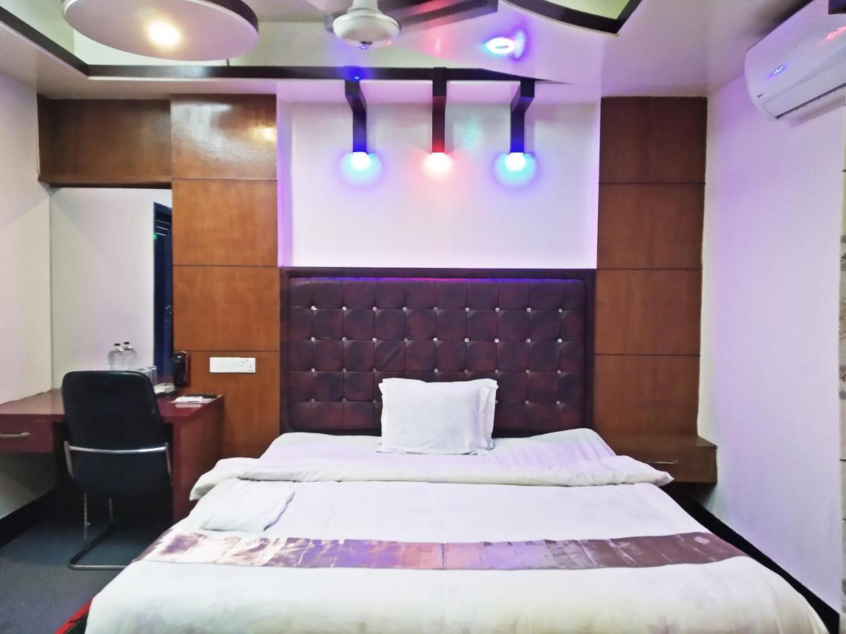 Hotel Blue Bird Дака Екстериор снимка