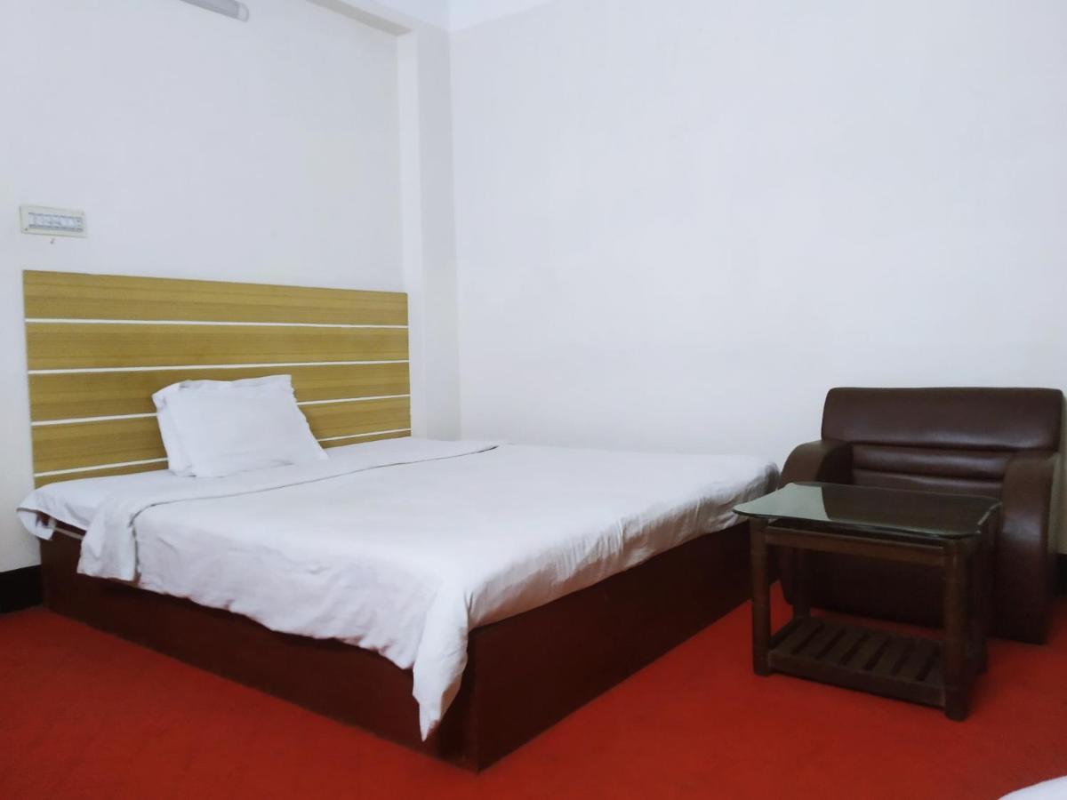Hotel Blue Bird Дака Екстериор снимка