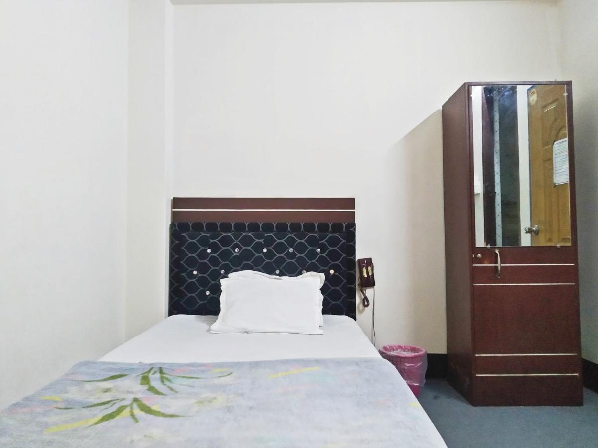Hotel Blue Bird Дака Екстериор снимка