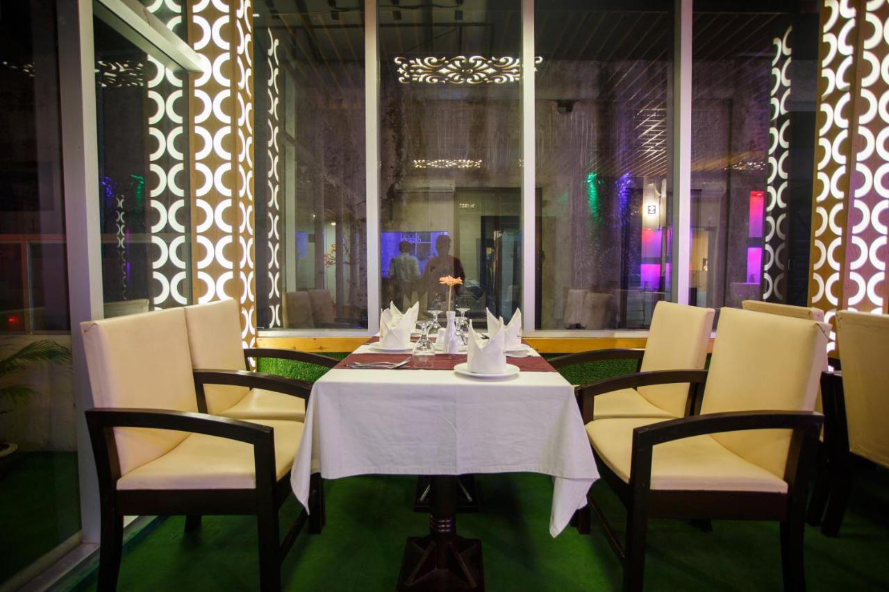Hotel Blue Bird Дака Екстериор снимка