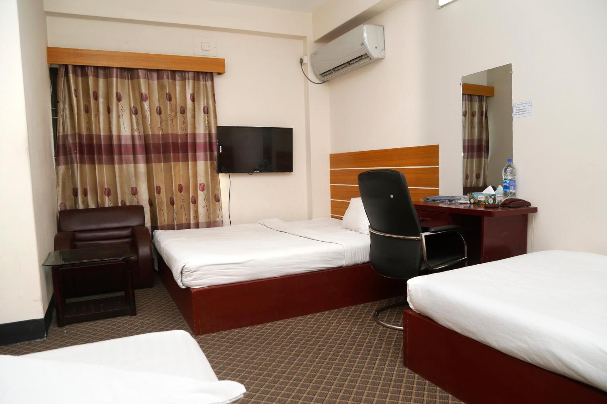 Hotel Blue Bird Дака Екстериор снимка
