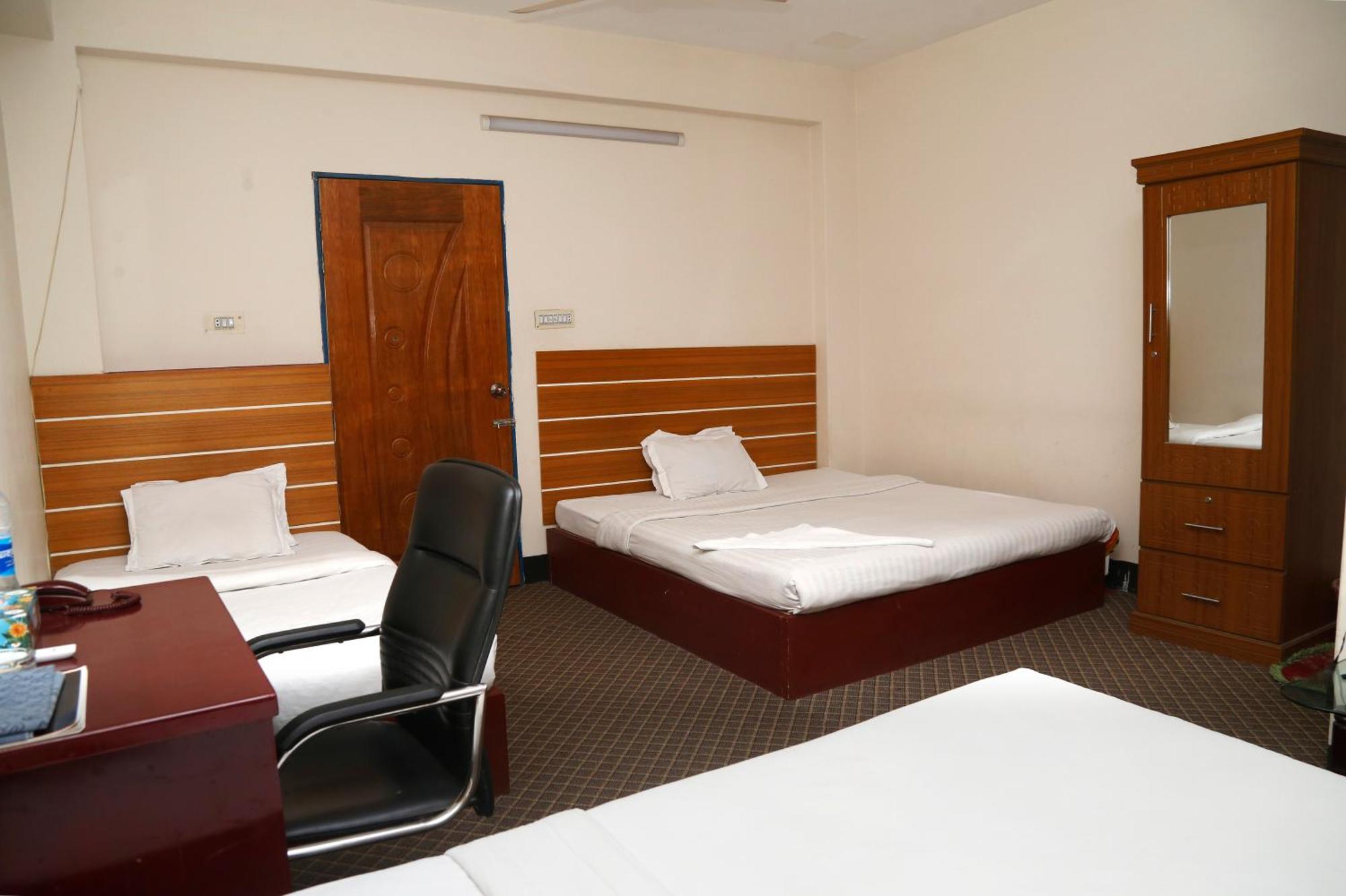 Hotel Blue Bird Дака Екстериор снимка