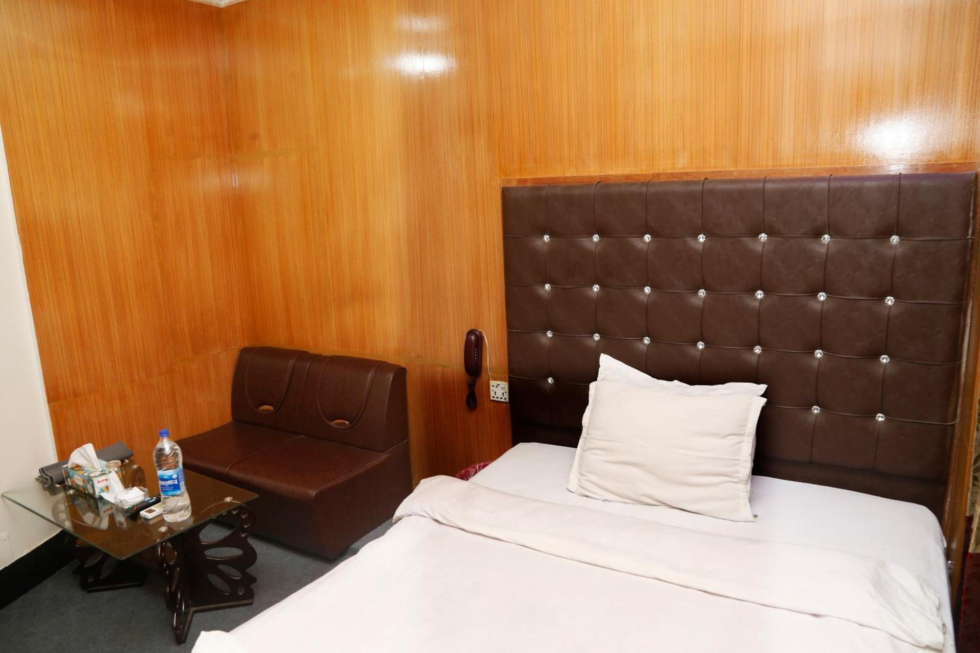 Hotel Blue Bird Дака Екстериор снимка