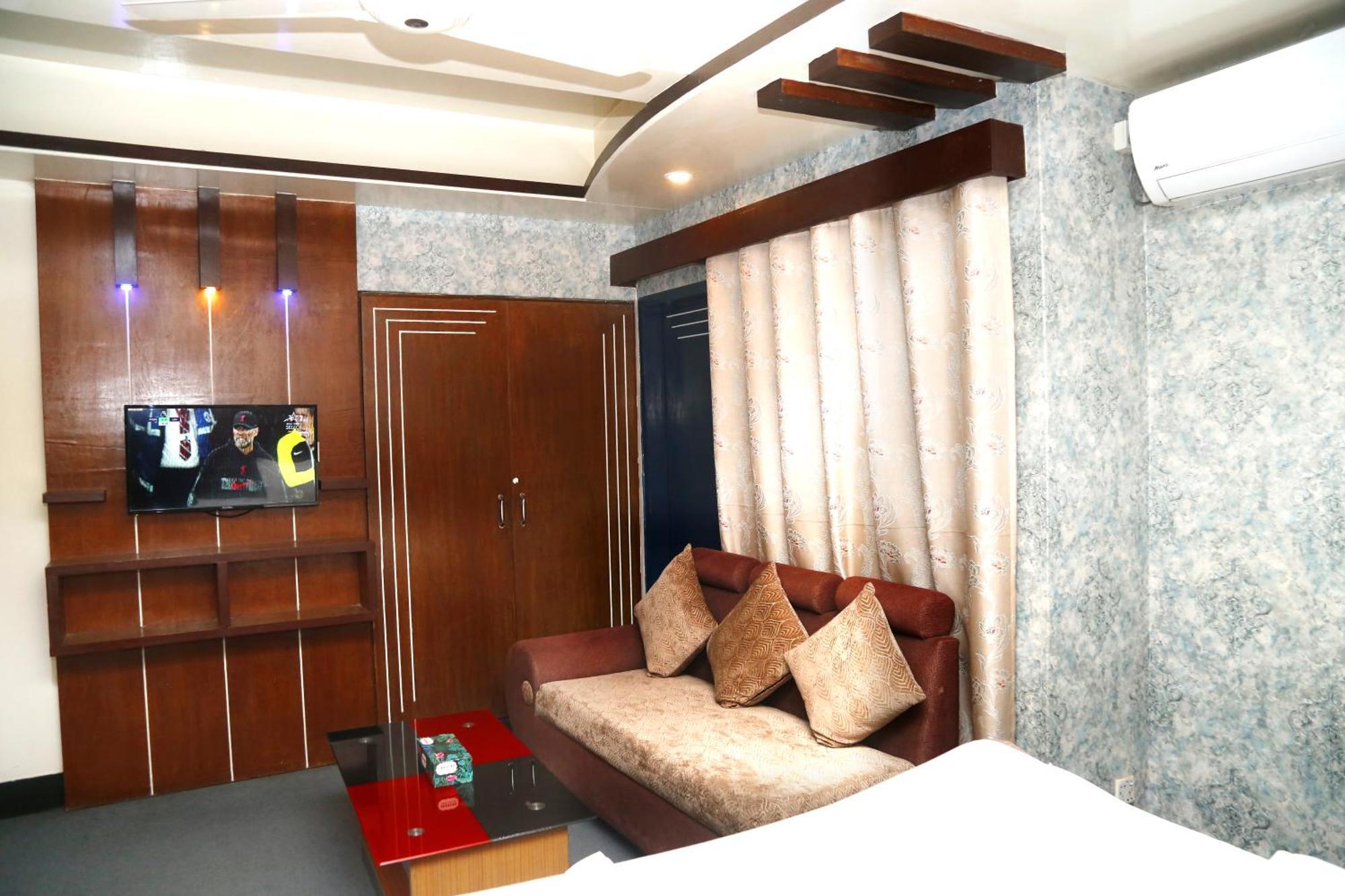 Hotel Blue Bird Дака Екстериор снимка