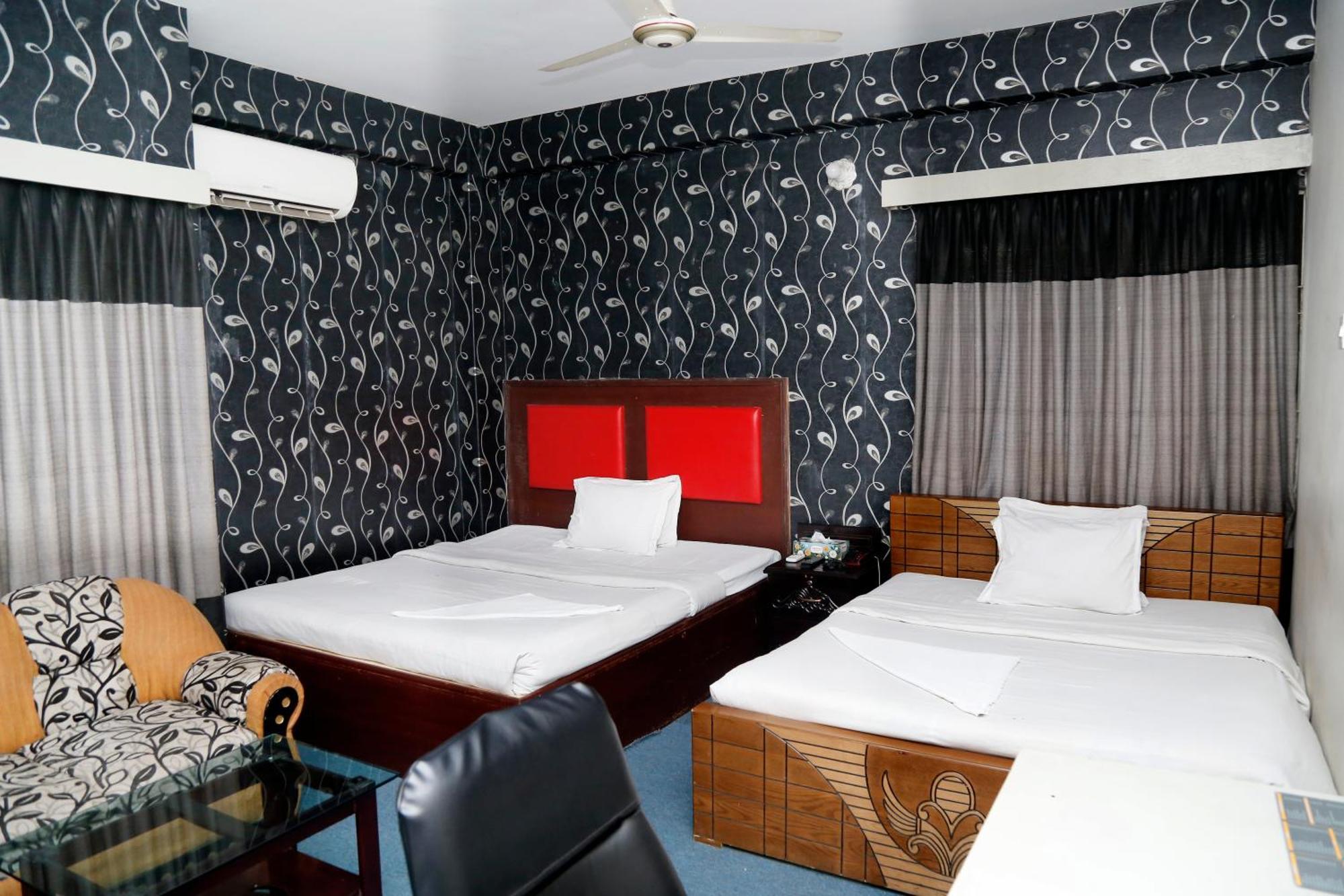 Hotel Blue Bird Дака Екстериор снимка