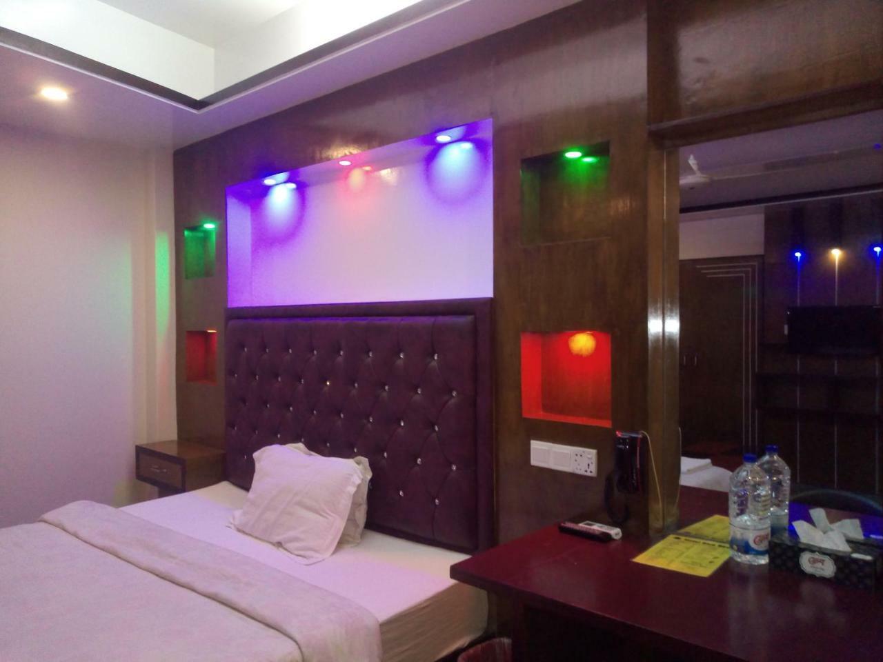 Hotel Blue Bird Дака Екстериор снимка