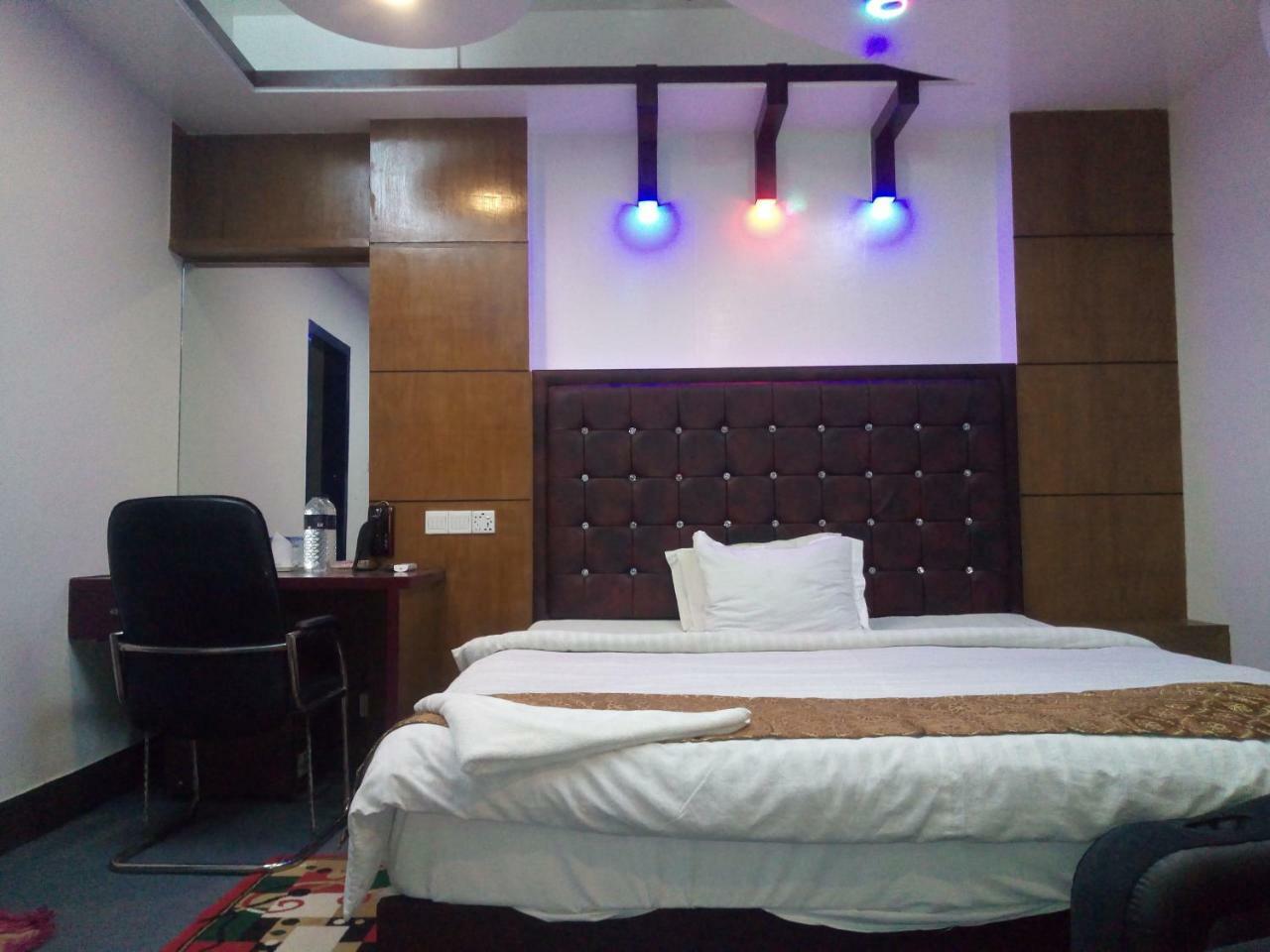 Hotel Blue Bird Дака Екстериор снимка